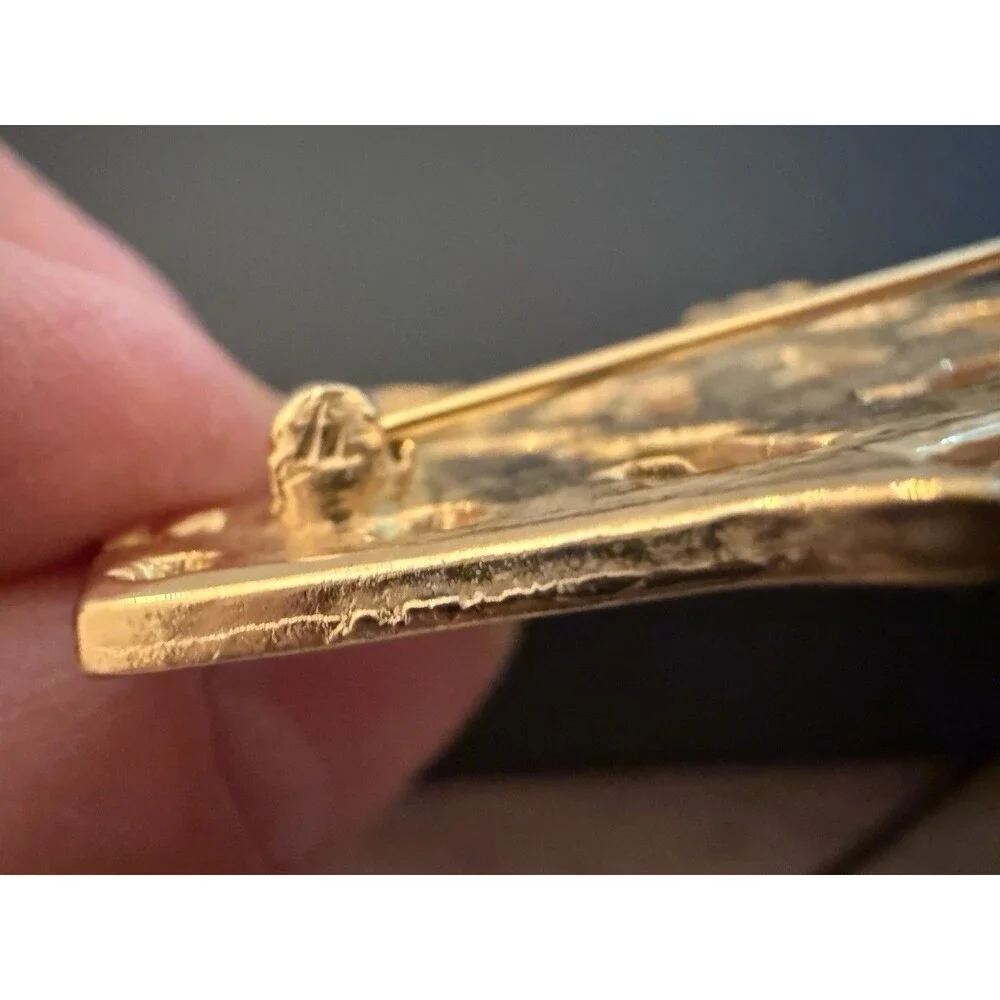 Vintage Gold Tone Modernist Abstract Animal Brooch Southwestern Style Pin